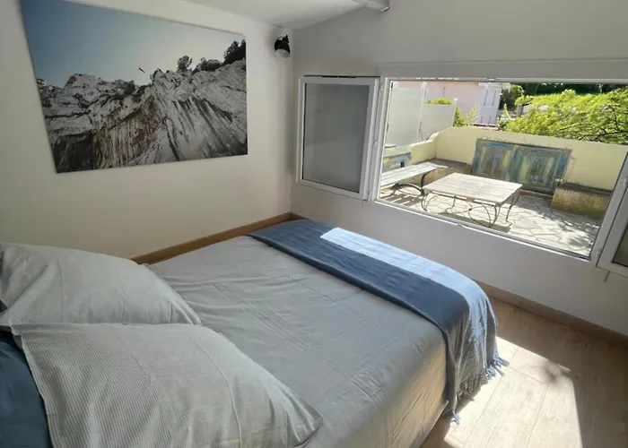 Maisonnette Avec Terrasse Et Patio A * Cassis