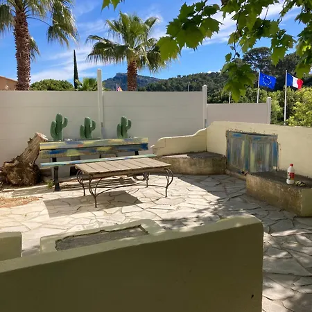 Maisonnette Avec Terrasse Et Patio A * Cassis