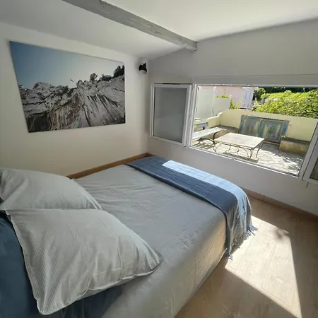 Maisonnette Avec Terrasse Et Patio A * Cassis