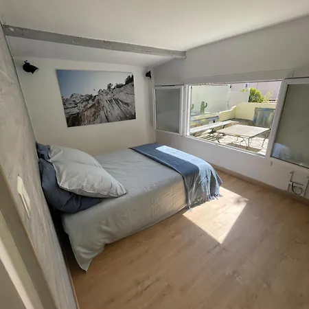 Maisonnette Avec Terrasse Et Patio A Holiday home *