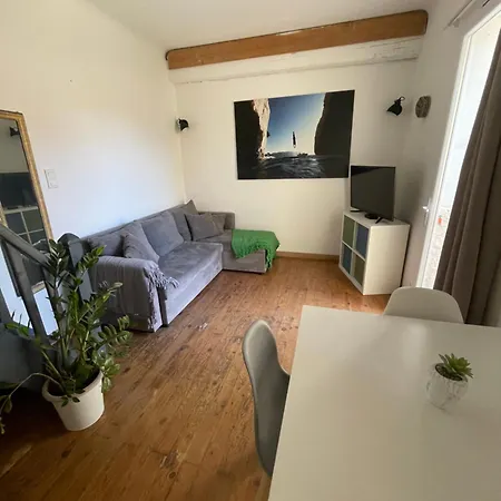 Maisonnette Avec Terrasse Et Patio A Holiday home Cassis