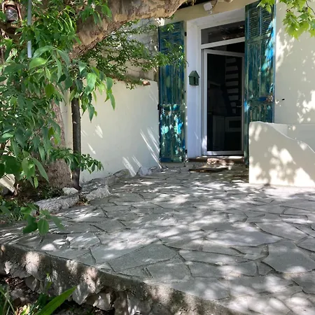 Maisonnette Avec Terrasse Et Patio A