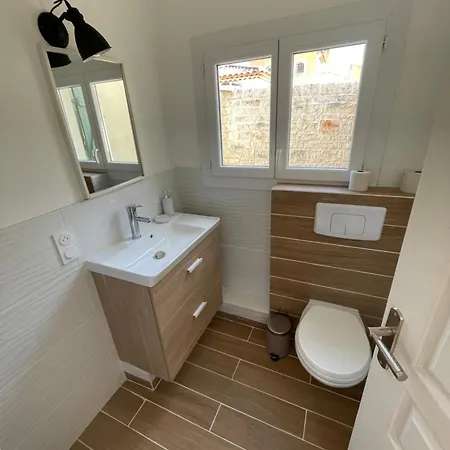 Maisonnette Avec Terrasse Et Patio A * カシ