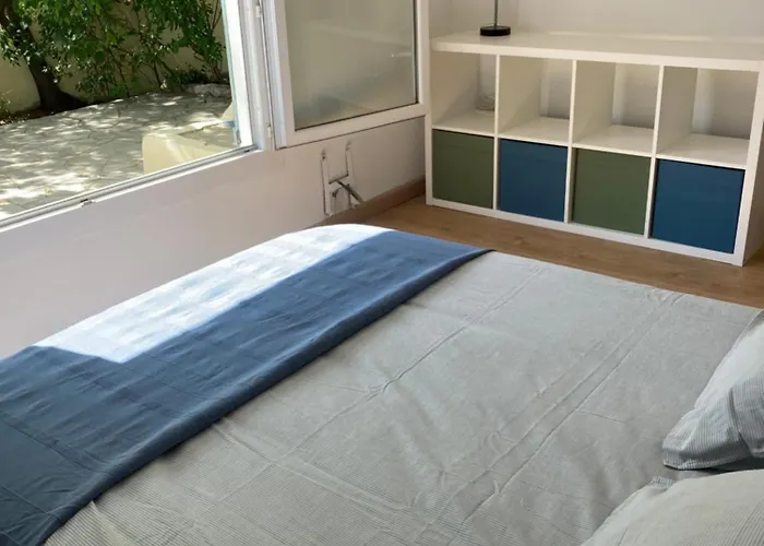 Maisonnette Avec Terrasse Et Patio à * Cassis